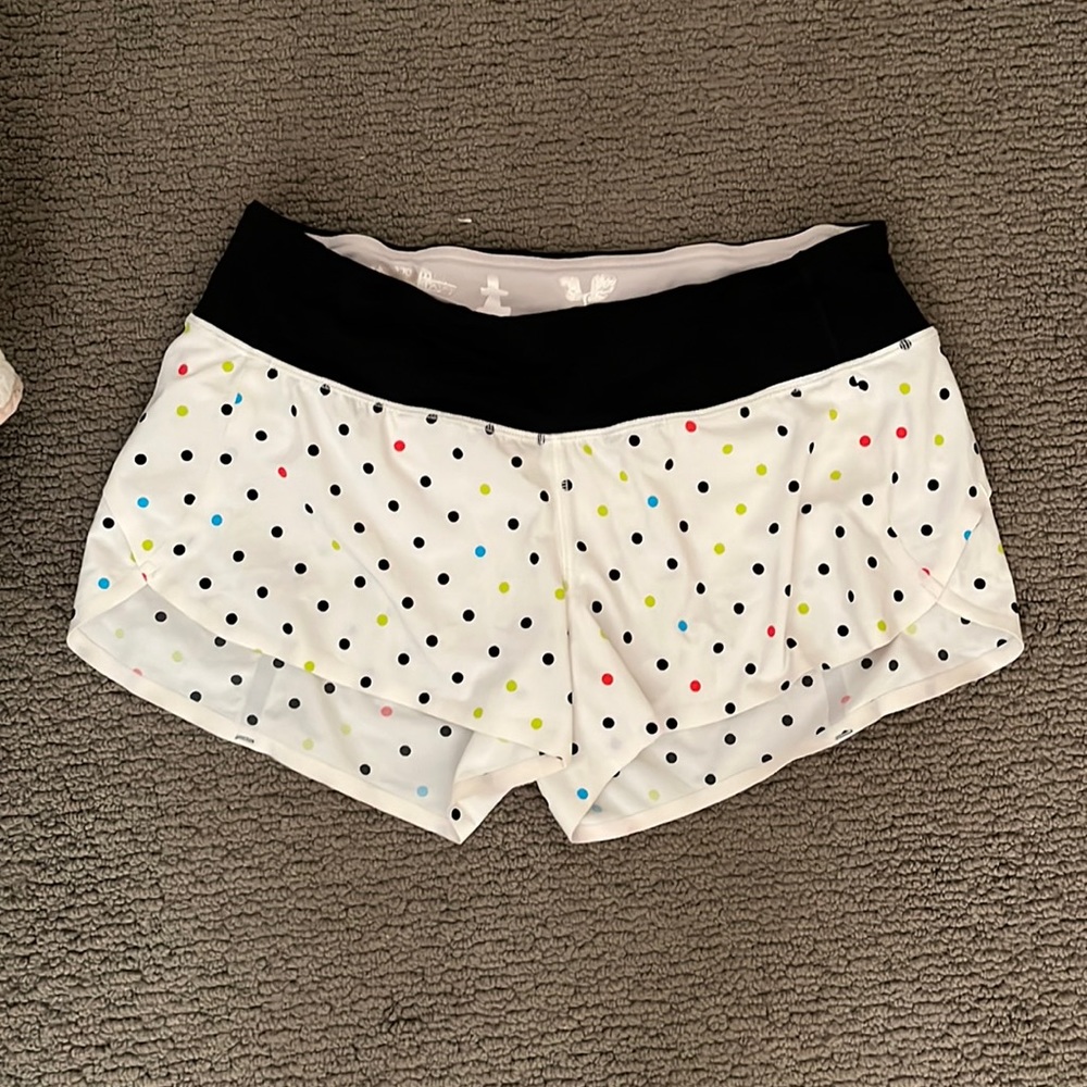 LULULEMON Seawheeze Shorts (Polka Dot - Size 6)